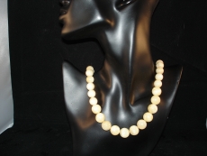 Jade Kette in Gelb