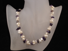 SW Perlenkette mit Amethyst