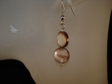 Muscheln und Perlen braun