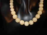 Jade Kette in Gelb